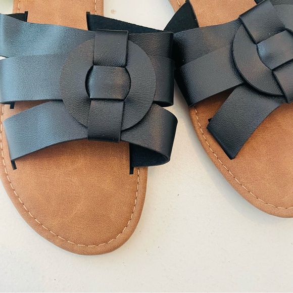 Strappy Criss Cross Slide Sandals - Picture 3 of 7